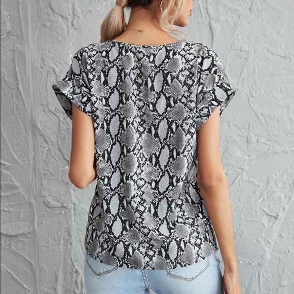 Snakeskin print blouse - Picture 2 of 5